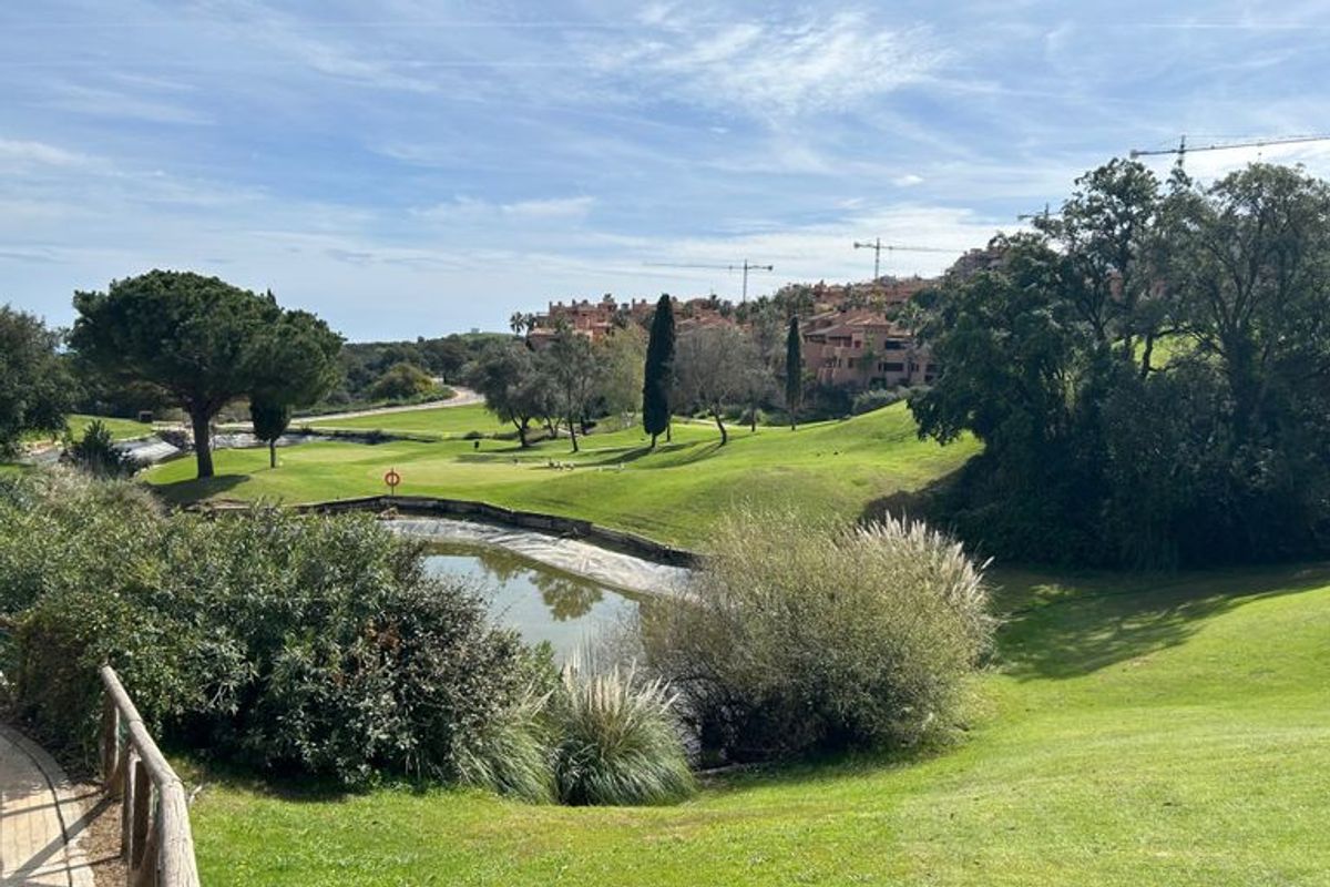 El Soto de Marbella golf course and lake