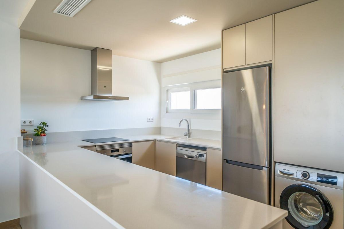 Volledig uitgeruste keuken in een stijlvol 2-slaapkamer appartement in Orihuela, Costa Blanca Zuid.