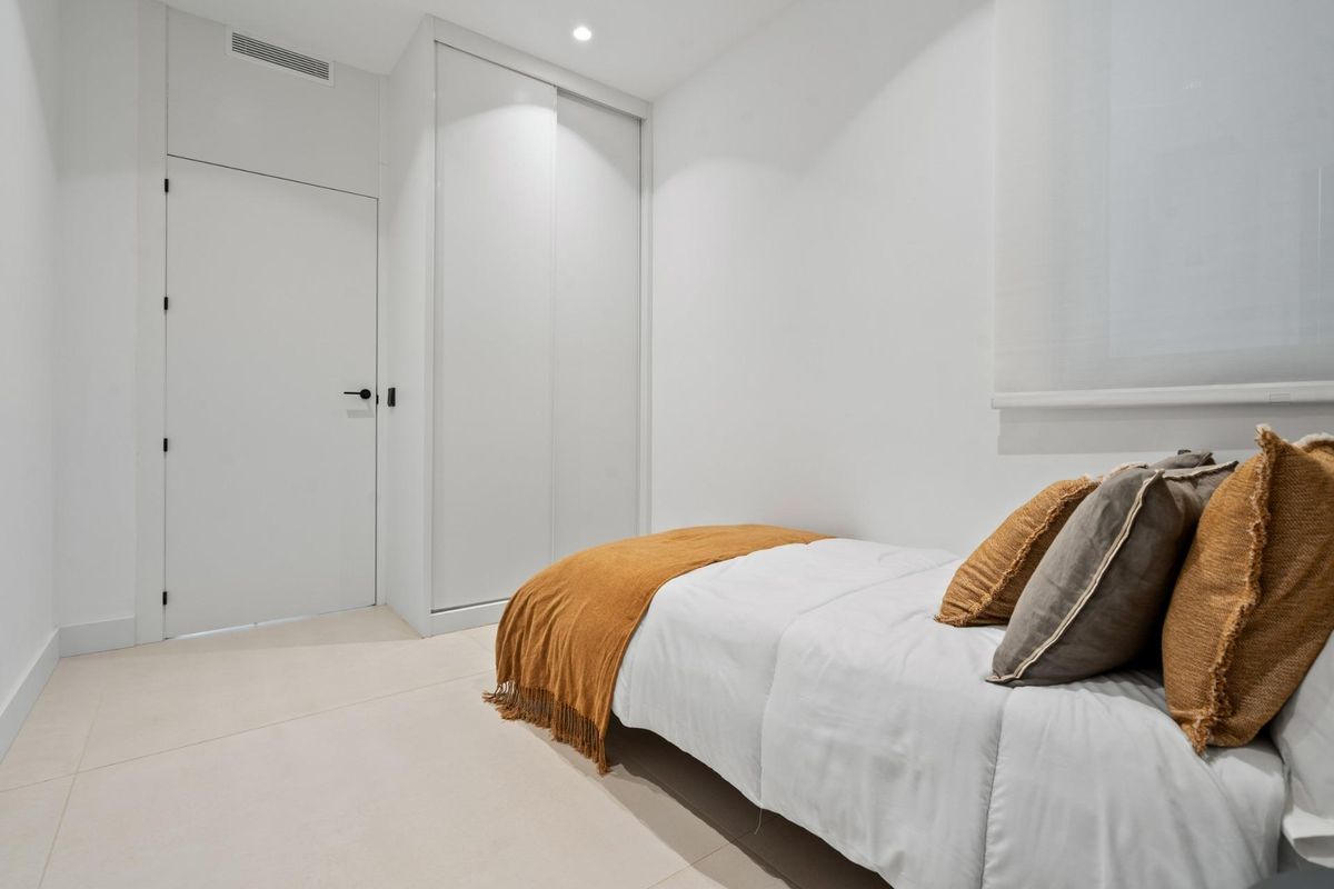 5-Slaapkamer Duplex Estepona Zwembad - Afbeelding 17