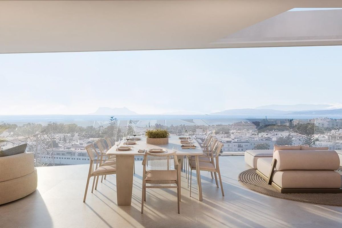 Penthouse in Estepona with spacious terrace