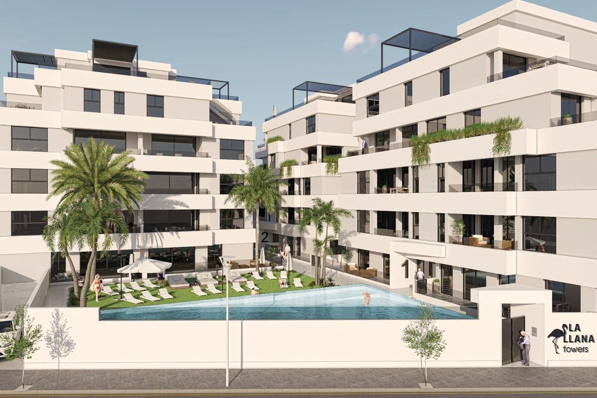 Modern appartementencomplex in San Pedro del Pinatar met een centraal zwembad en palm bomen.