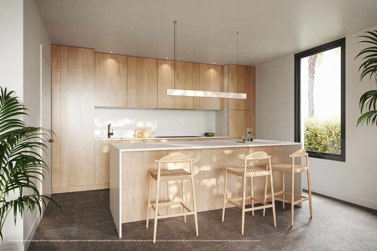 Elegante keuken in een 3-slaapkamer villa in Mijas, met houten afwerking en moderne apparatuur.