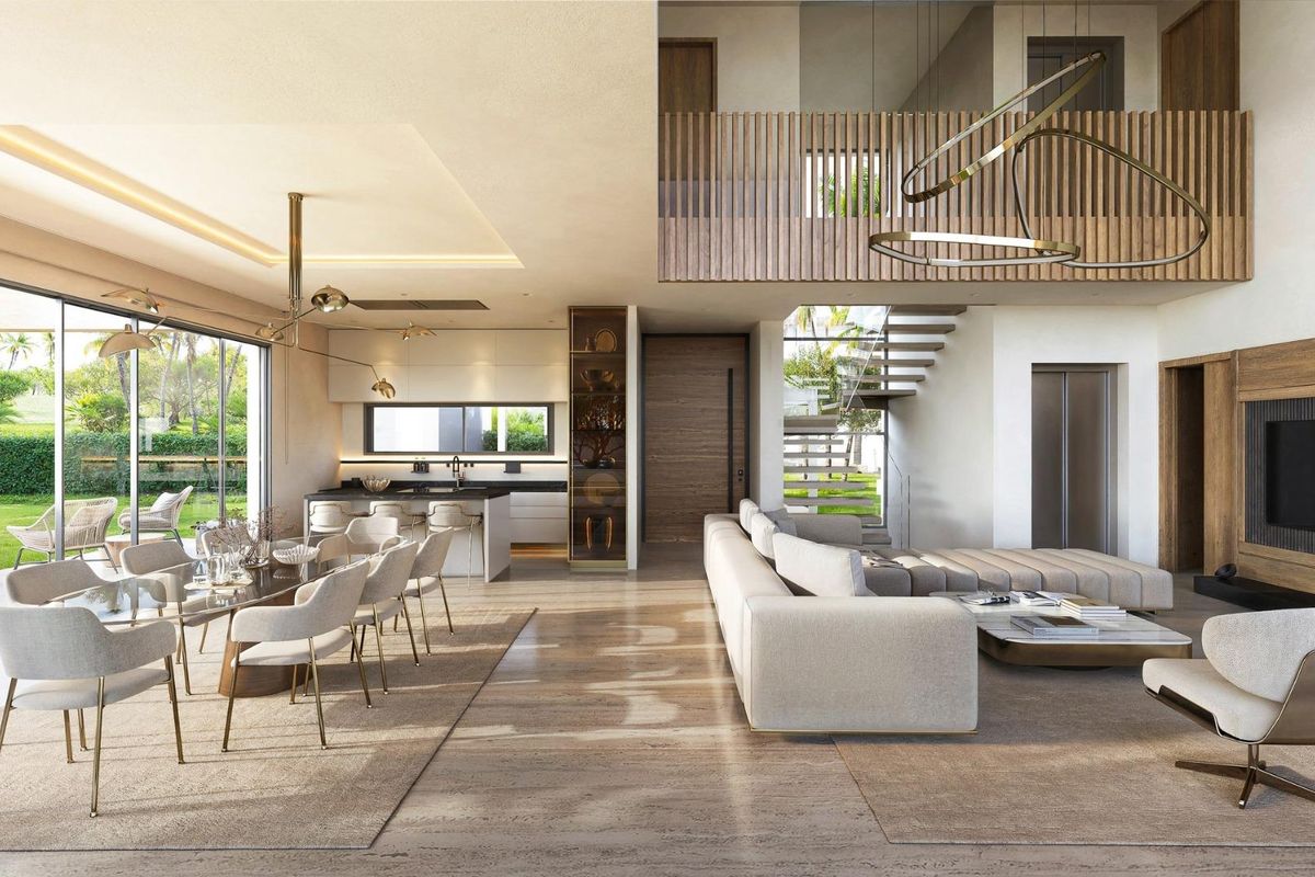 Ruime woonkamer en eetkamer in een villa in Mijas, met hoge plafonds en grote ramen.