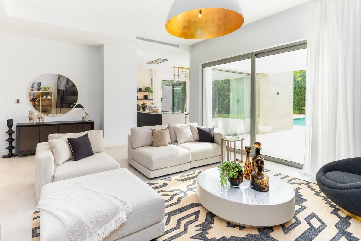 5-Bed Villa Estepona Terrace - Image 9