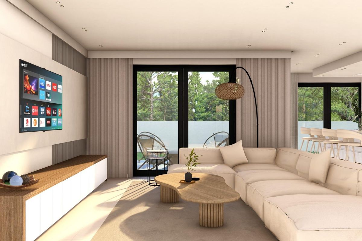 Eetkamer met uitzicht op zwembad