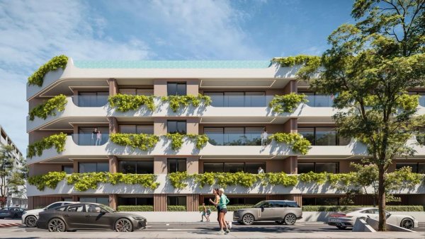 Modern appartement gebouw met groen in San Pedro De Alcantara, Costa del Sol, Spanje.