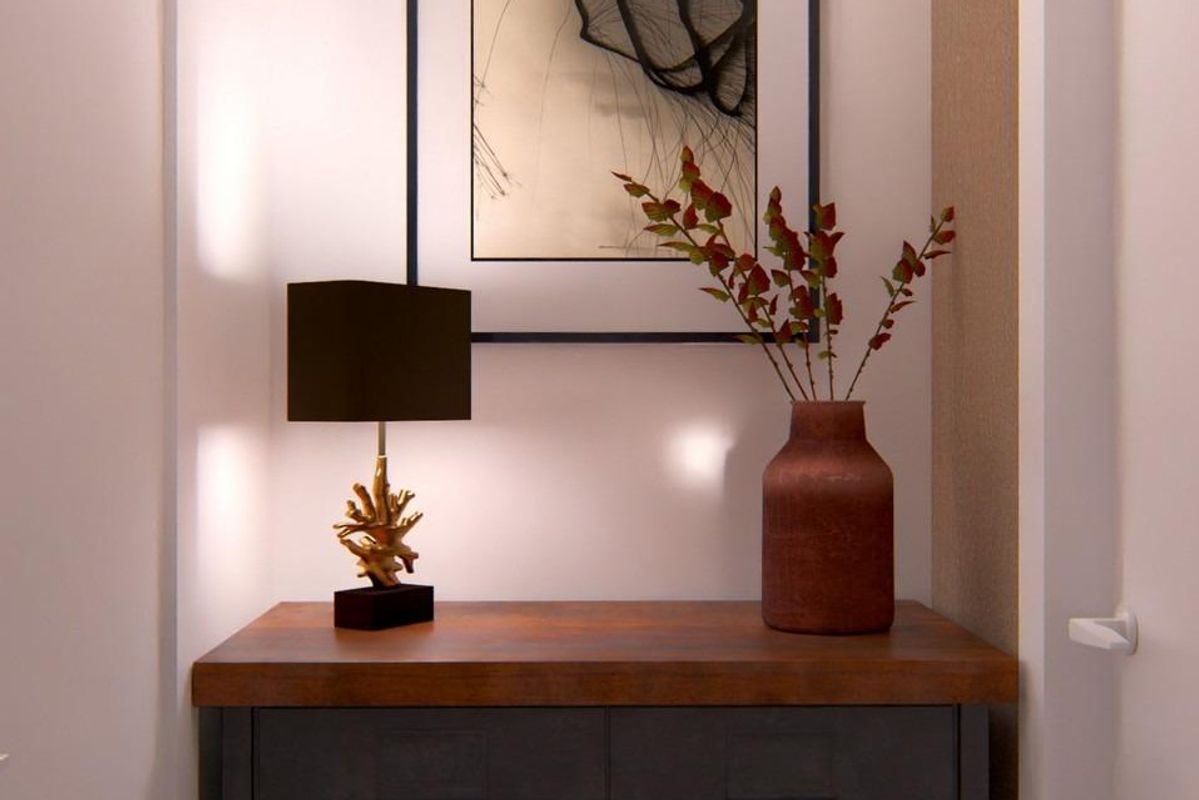 Verwelkomende gang in een moderne townhouse in San Javier, met decoratieve elementen en warme verlichting.