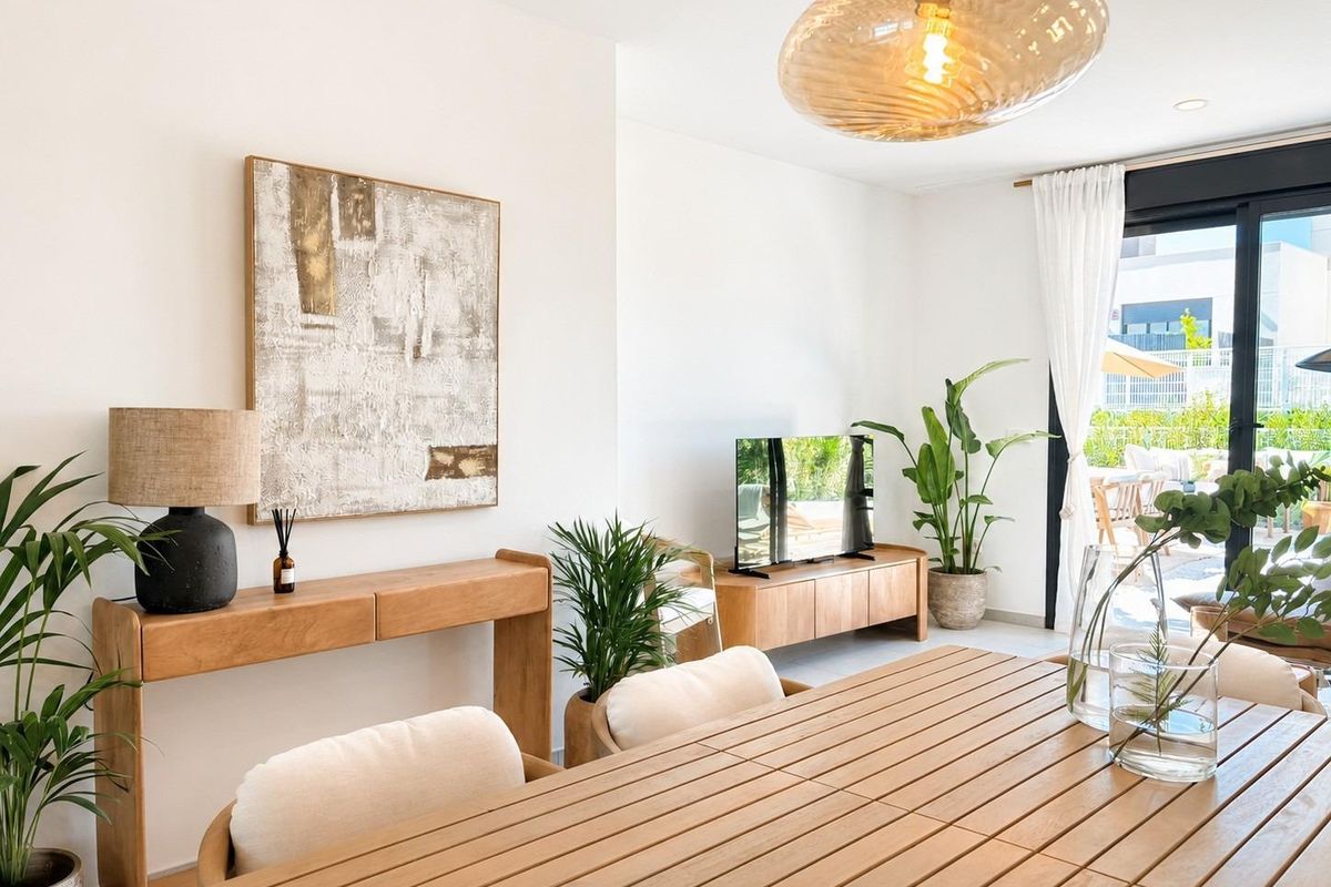 Nieuwbouwwoningen: instapklare rijhuizen en halfvrijstaande villa’s in het Altaona Golf Resort, Murcia