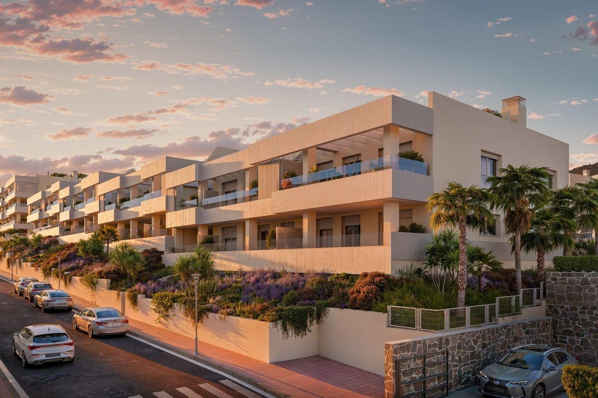 Közösségi medence modern apartman Benalmádenában