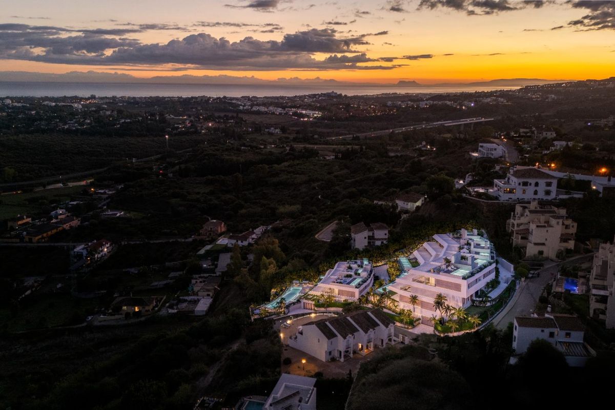 3-Bed Apartment Benahavís Sea Views - Image 19