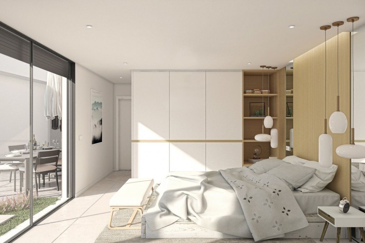 Stijlvolle slaapkamer in een villa in Baños y Mendigo, met moderne inrichting en toegang tot buiten.