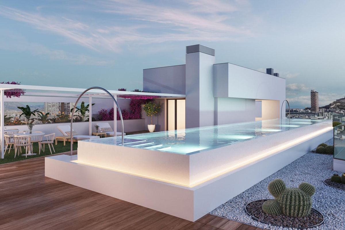 Rooftop terrace with a stunning infinity pool and views of Alicante, ideal for relaxation and entertainment.