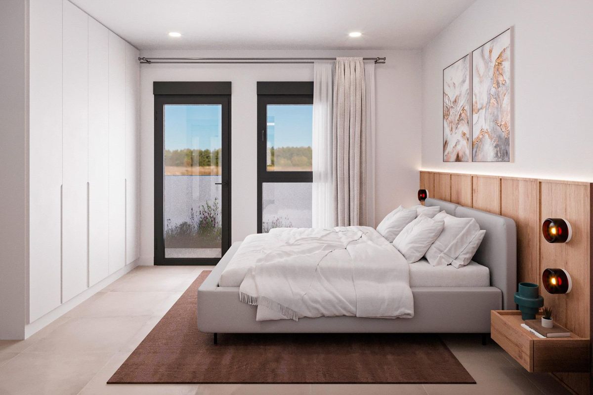 Comfortabele tweede slaapkamer in een 2-slaapkamer bungalow in Fuente Álamo, met natuurlijk licht en stijlvolle decoratie.