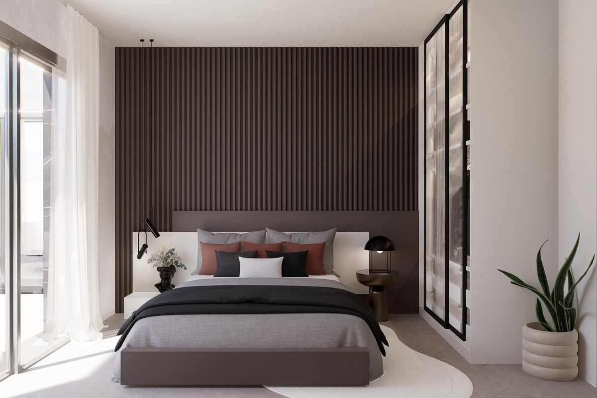 Luxe hoofdslaapkamer in een 3-slaapkamer villa, Rojales, met moderne meubels en uitzicht op de tuin.