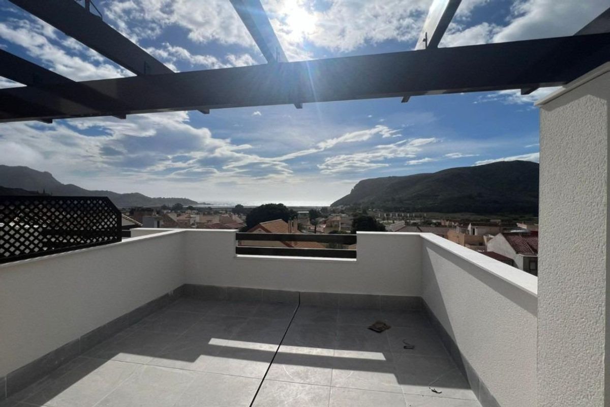 Ruime woonkamer in La Union town house