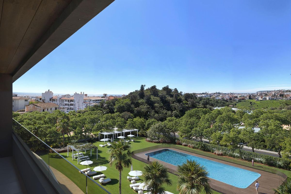 Spacious bathroom in Fuengirola apartment
