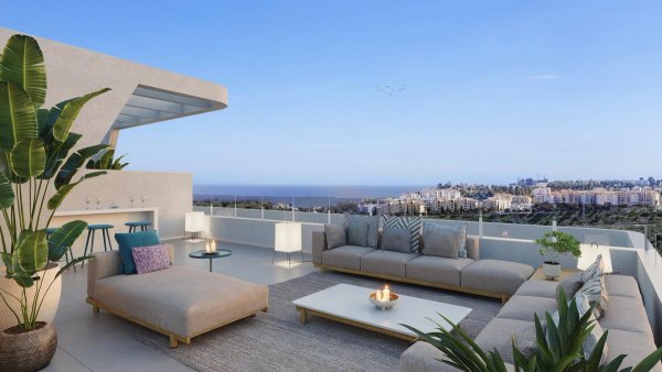 Stijlvol terras met zeezicht in een 2-slaapkamer penthouse in Mijas, Costa del Sol.