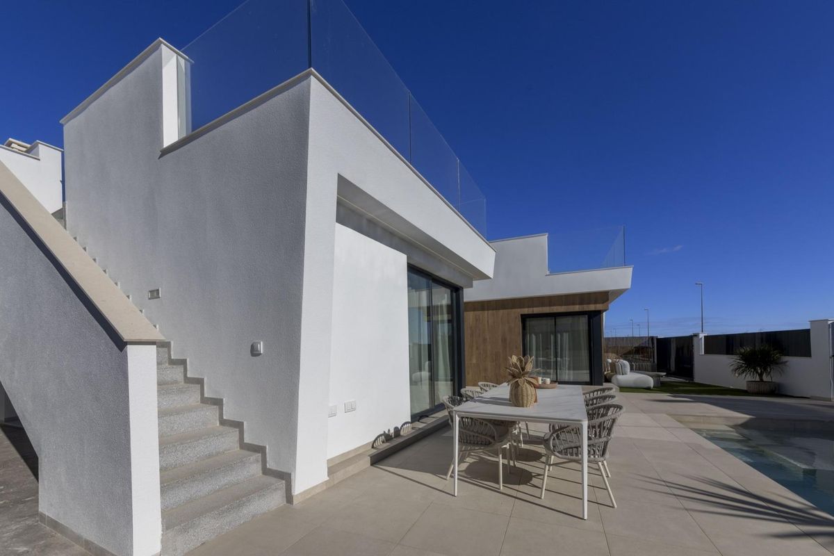 Ruim terras met uitzicht op bergen