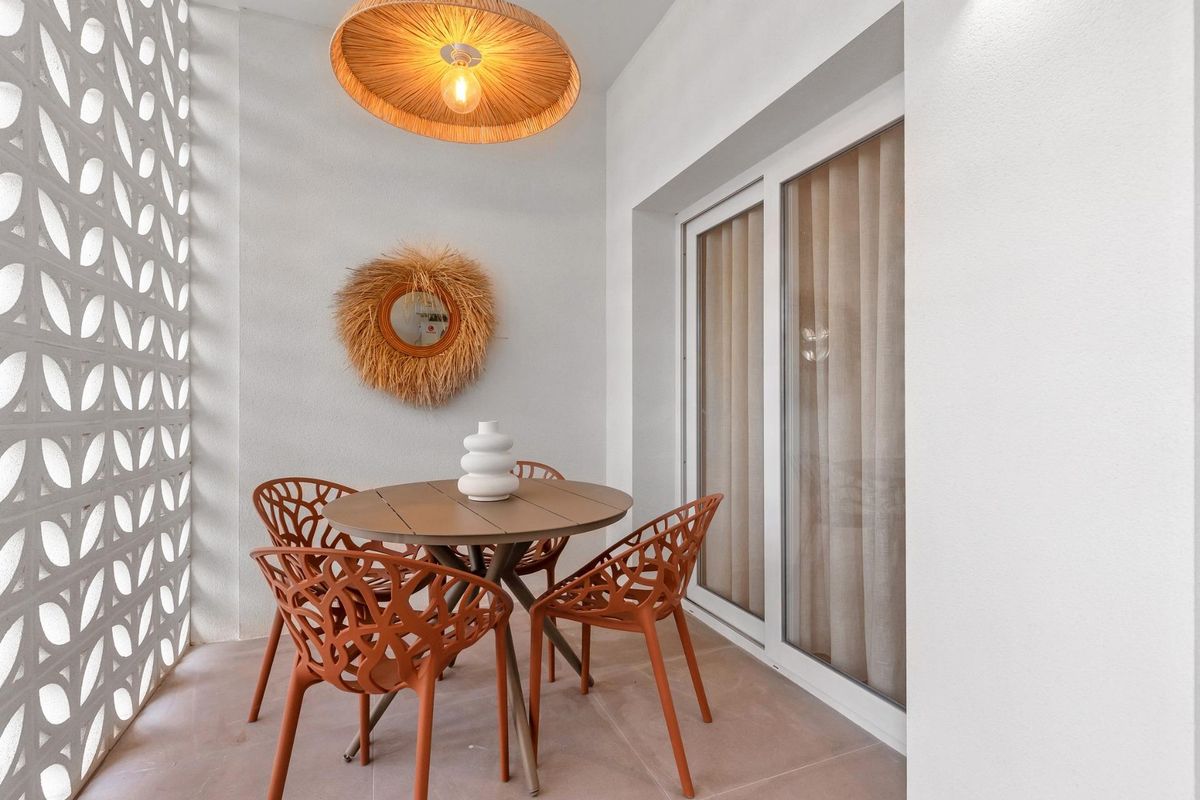 Modern új építésű apartmanok mindössze 150 méterre a tengertől Torreviejában