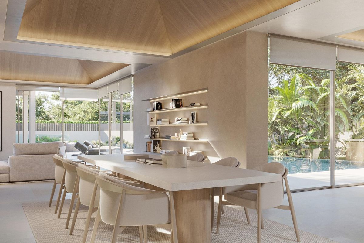 Stijlvolle eetkamer binnen de villa in Marbella, met een moderne tafel en uitzicht op de tuin.