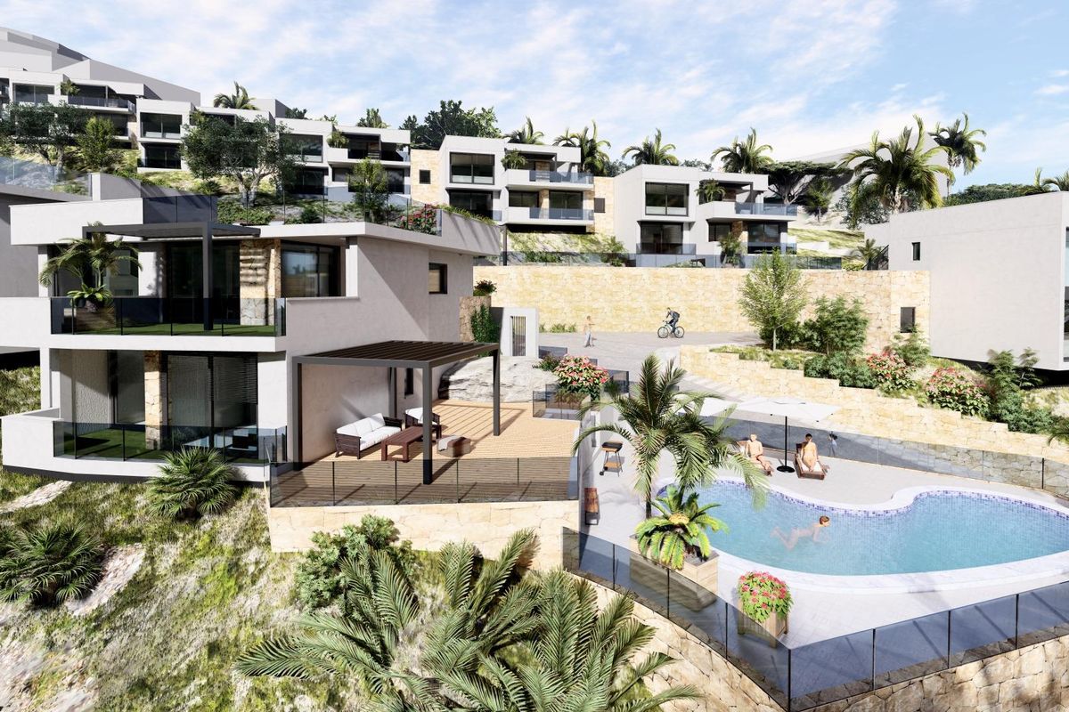 Buitenaanzicht van een stijlvolle townhouse met zwembad in Altea, Costa Blanca Noord, Spanje.