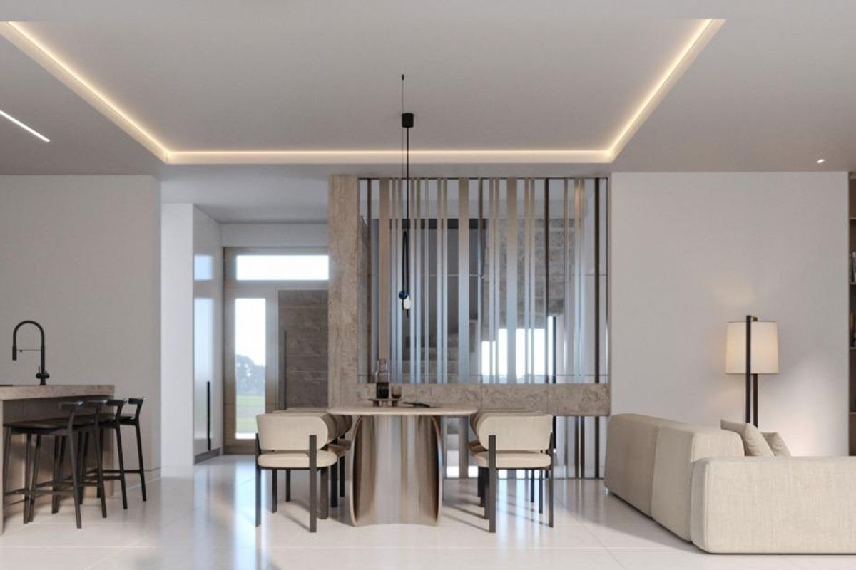 Open woonkamer en eetkamer in de villa in Mijas, met stijlvolle meubels en een warme kleurenpalet.