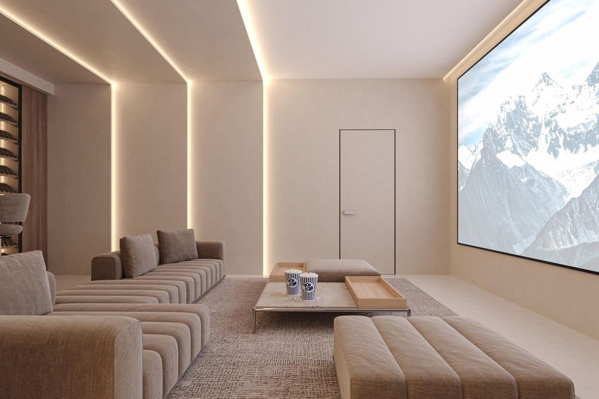 Gezellige woonkamer met een groot scherm en moderne meubels, gevestigd in een 4-slaapkamer villa in Mijas.