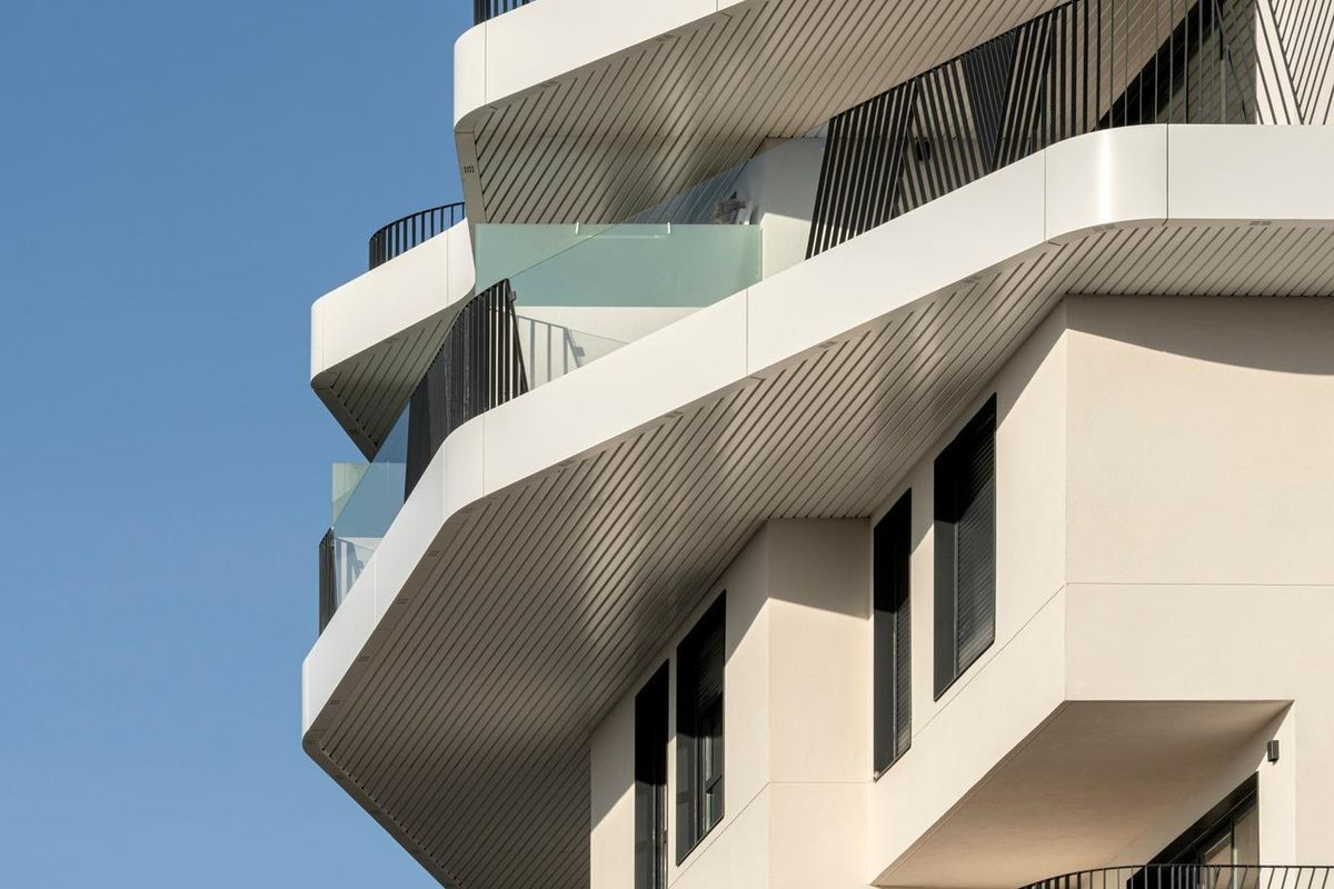 Communal pool in Villajoyosa complex