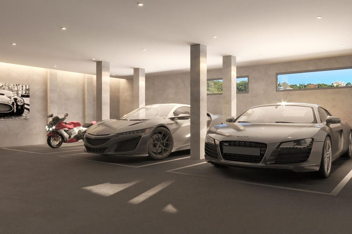 Ruime garage ontworpen voor luxe voertuigen in een 6-slaapkamer villa in Benahavís.