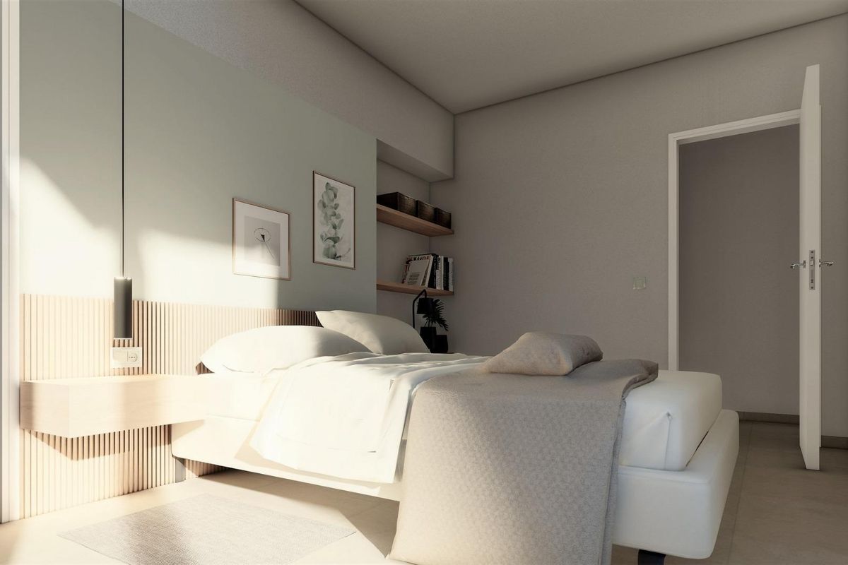 Goed verlichte slaapkamer in de villa van San Fulgencio, met moderne decoraties en een serene sfeer voor ontspanning.