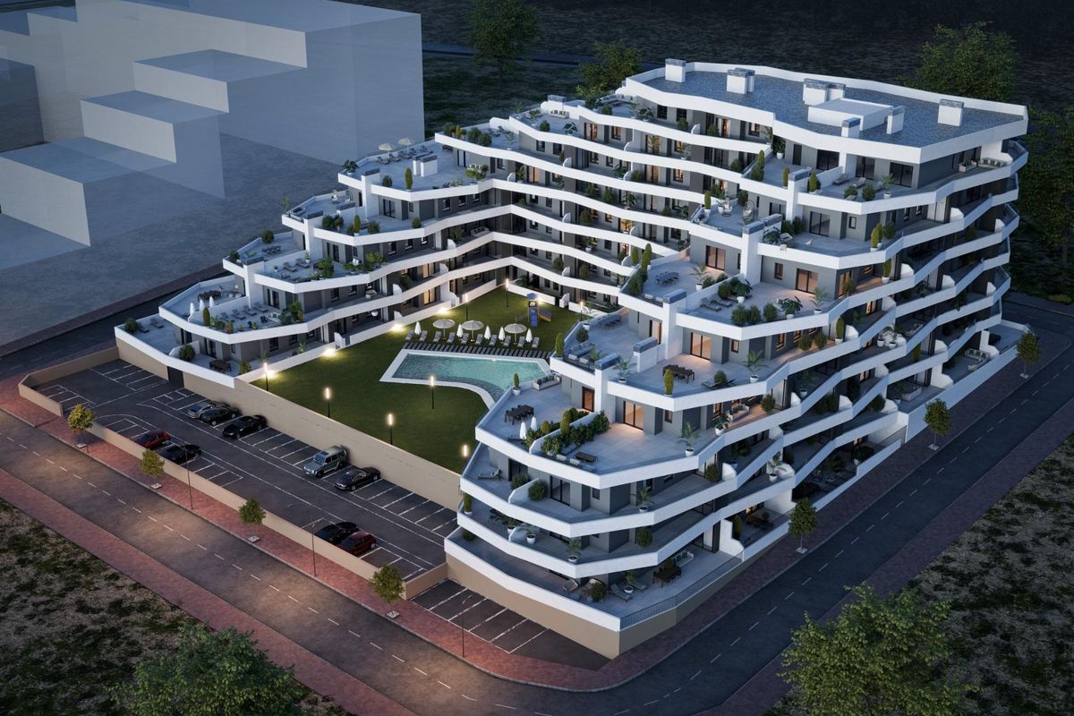 Luchtfoto van een modern appartementencomplex met een zwembad en een aangelegde tuin in San Miguel de Salinas.