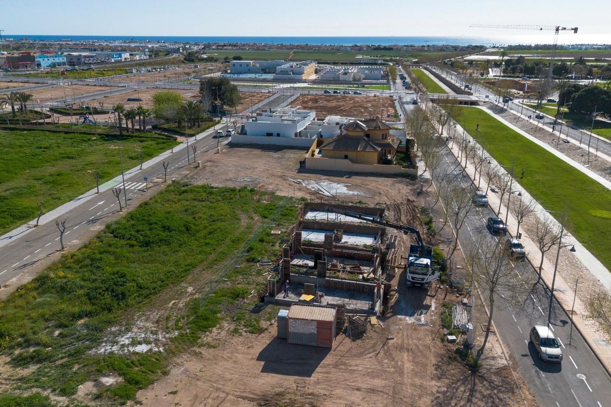 Ruime woonkamer met terras in Spaanse villa