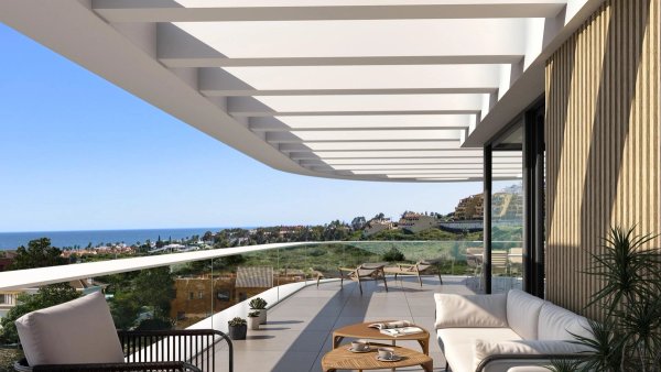 3-bedroom penthouse with sea views in Manilva