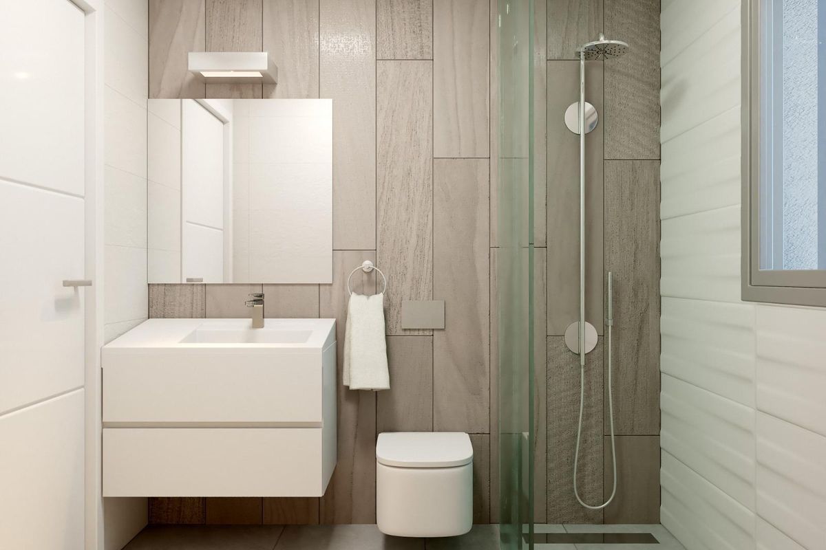 Stijlvolle badkamer met houten accenten en moderne armaturen in een townhouse, Orihuela Costa, Spanje.