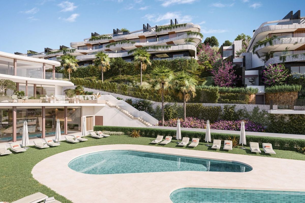 Luxury ground floor apartment in Elviria Hills