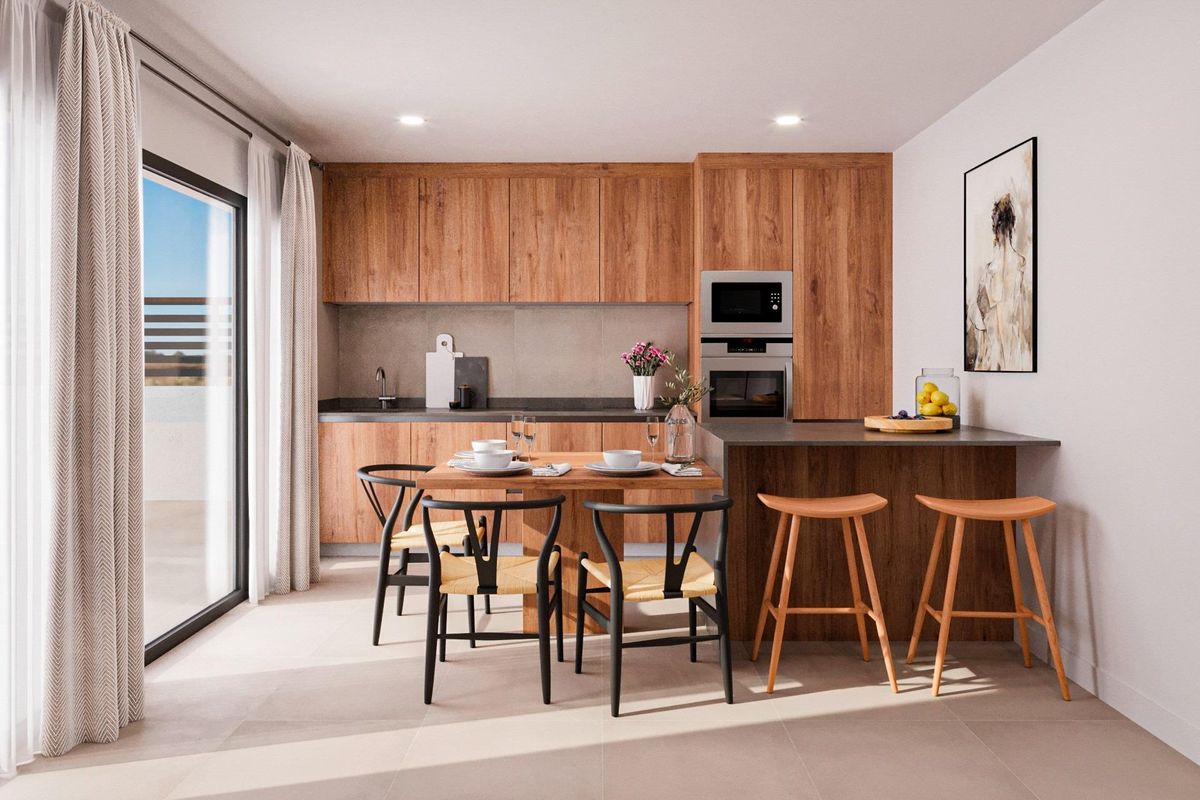 Contemporary keuken in een bungalow in Fuente Álamo, ontworpen met houten kasten en stijlvolle eetopstelling.