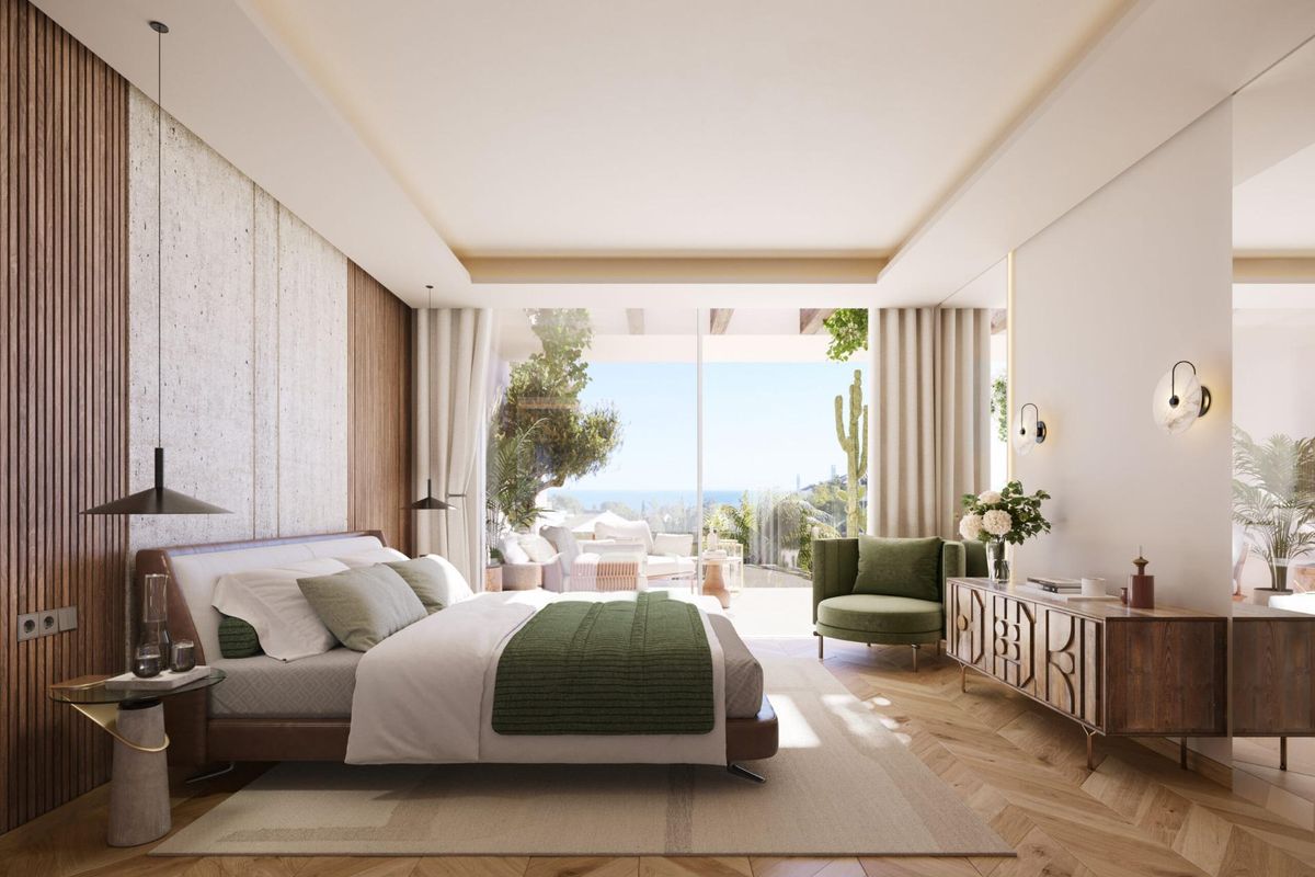 Luxueuze slaapkamer in het penthouse in Marbella, met chique meubels en toegang tot een privéterras.