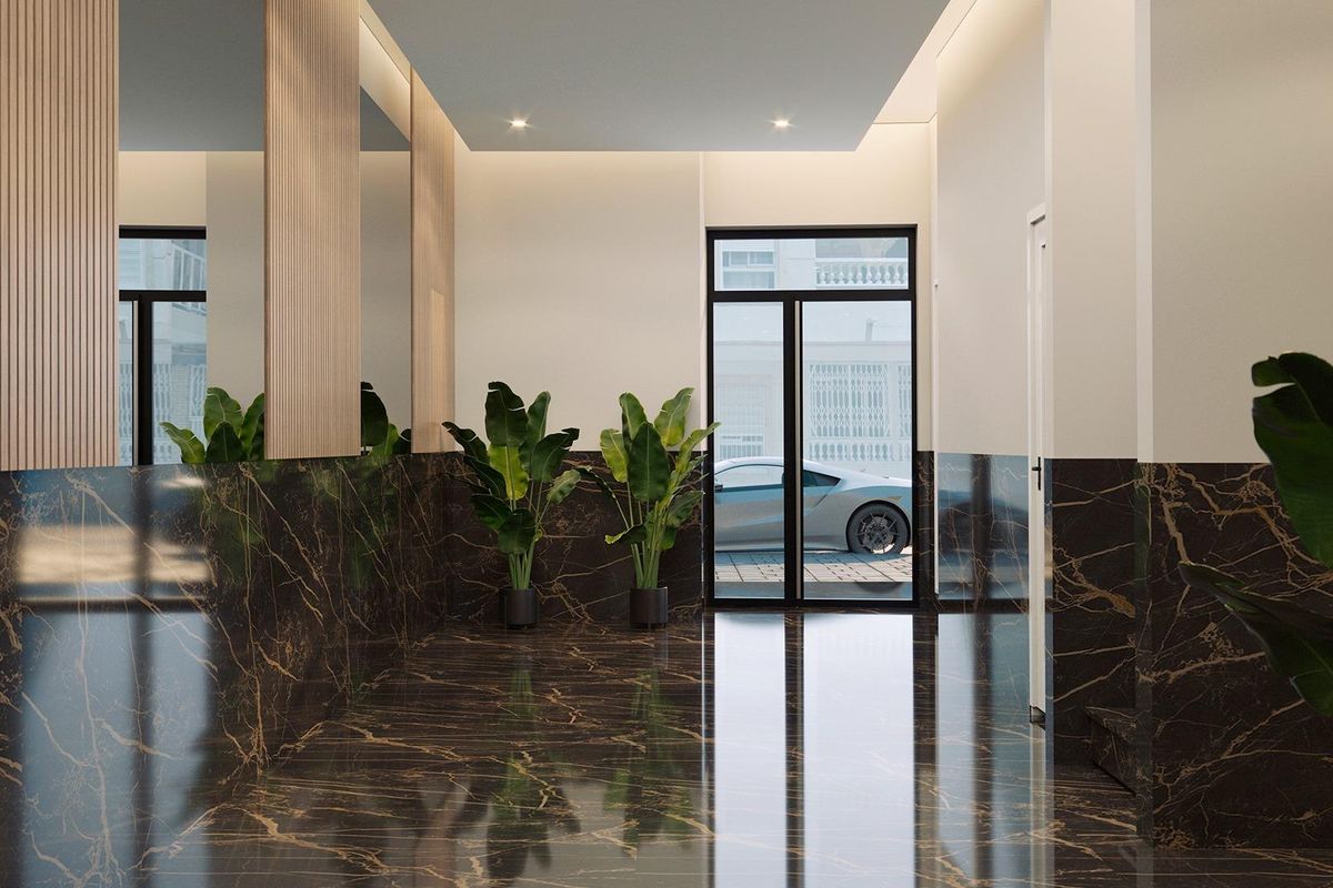 Heldere lobby met grote ramen en moderne decoratie in een woning in Torrevieja, Costa Blanca Zuid.