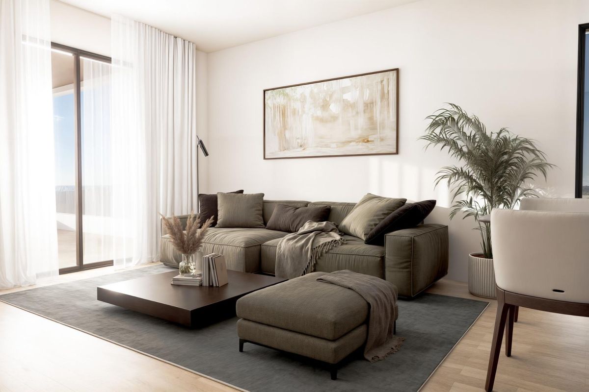 Modern interieur van de woonkamer in het appartement, met comfortabele zitgelegenheid en grote ramen in Finestrat.