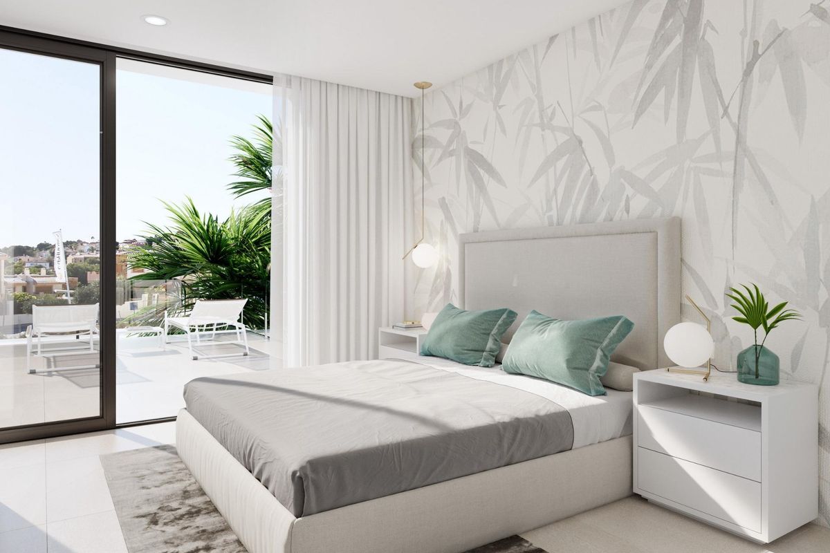 Gezellige slaapkamer met moderne decoratie en terras in villa in Finestrat.