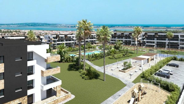 Buitenzicht op het nieuwe 2-slaapkamer appartementcomplex in Torrevieja met zwembad en aangelegde tuinen.
