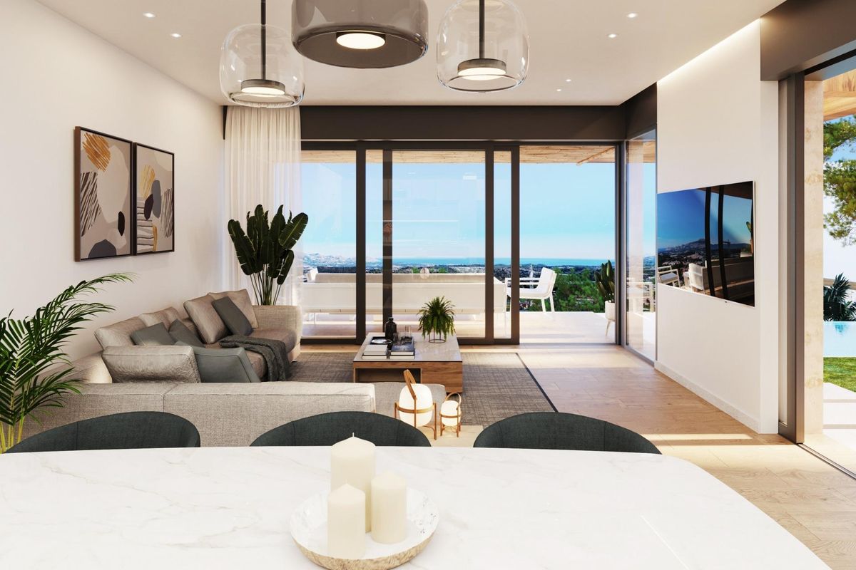Stijlvolle eet- en woonkamer met geweldig uitzicht in een moderne villa in Polop, Costa Blanca Noord, Spanje.