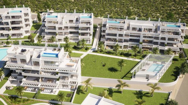 Luchtfoto van moderne appartementen met groen landschap in Estepona, Costa del Sol. 3-slaapkamer appartement.