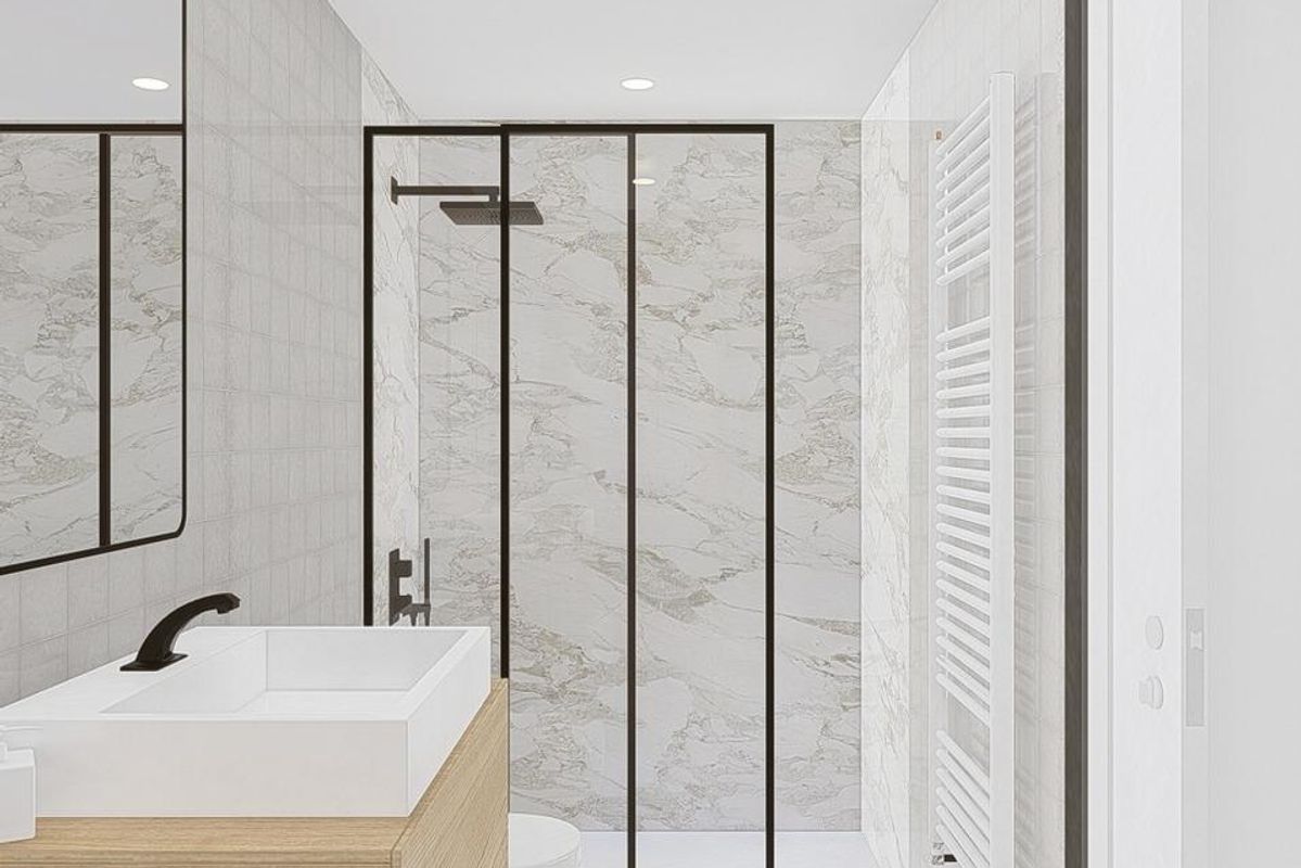 Moderne badkamer met stijlvolle armaturen en strakke lijnen in de villa gelegen in Pilar de La Horadada.