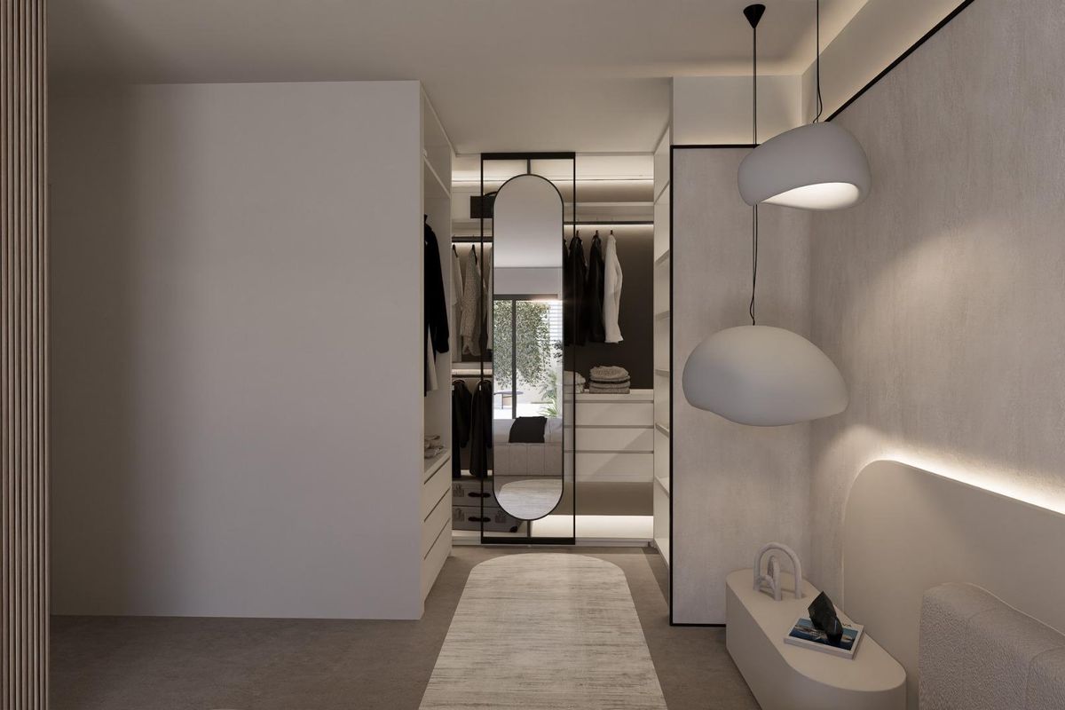 Ruim kleedruimte in een stijlvolle slaapkamer van een 3-slaapkamer villa, Rojales, met moderne faciliteiten.