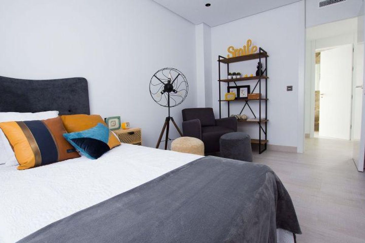 Slaapkamer met uitzicht in villa Finestrat