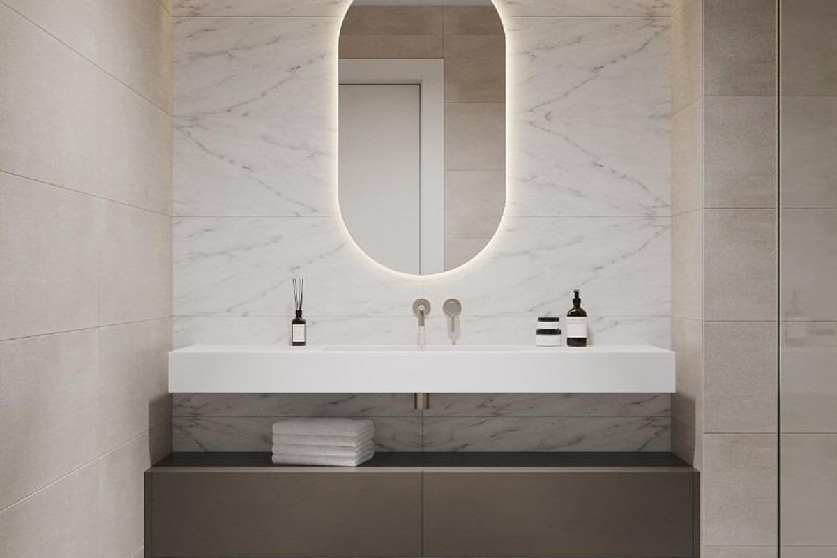 Elegante badkamer met een moderne wastafel en verfijnde ontwerpelementen in Estepona, Costa del Sol.