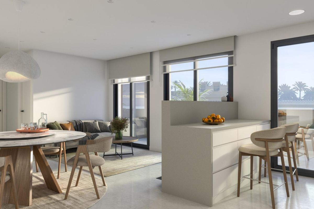 Heldere keuken en eetruimte in een 2-slaapkamer appartement met moderne inrichting in Santa Pola.