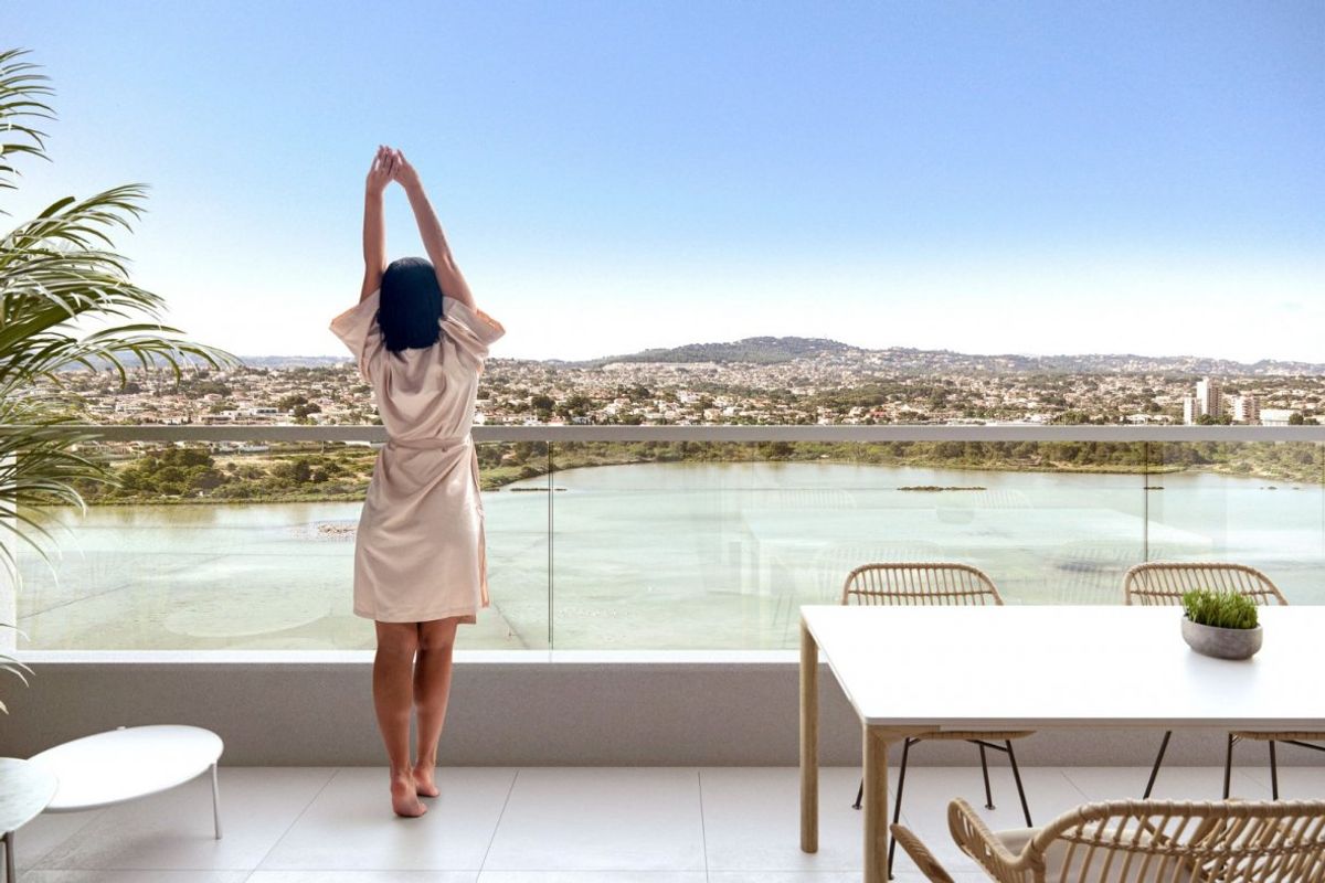 Ruim terras met panoramisch uitzicht over Calpe, ideaal voor ontspanning in dit luxe penthouse.