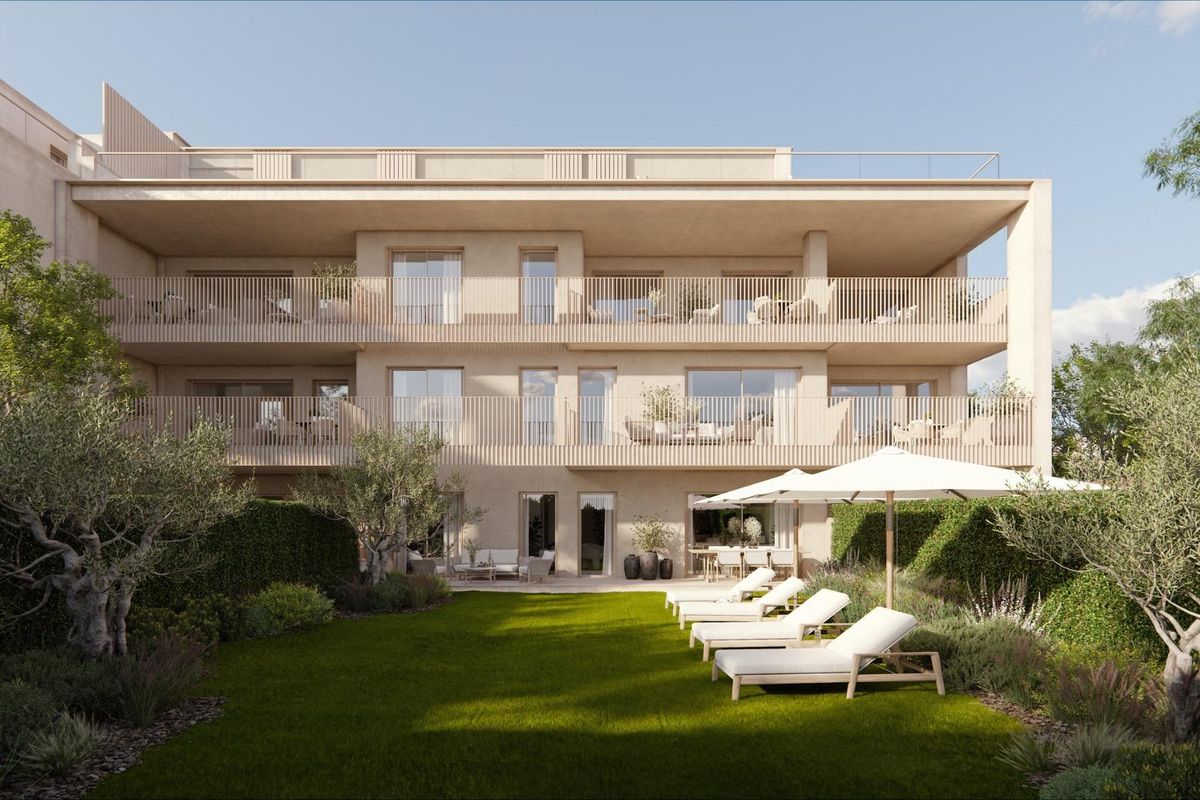 Exterior view of the 3-bed apartment in Godella with a lush garden and sun loungers.